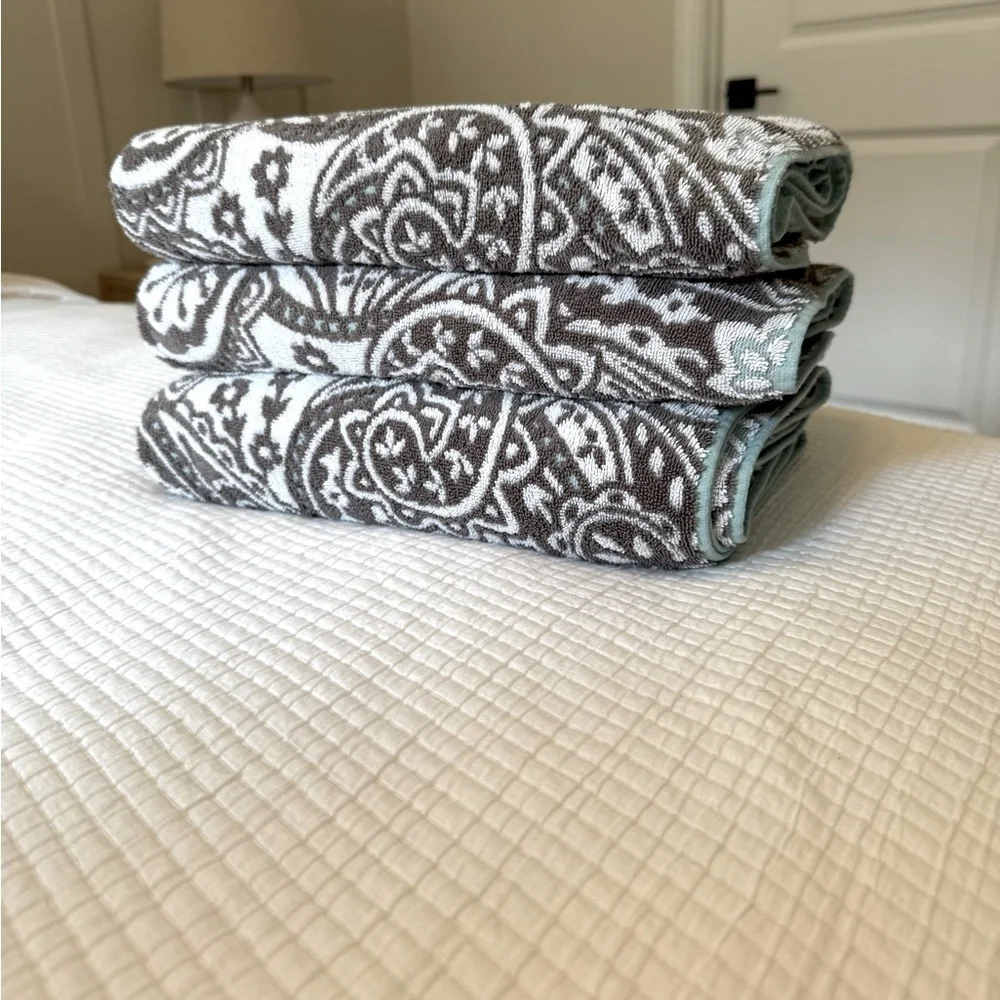 Set of Paisley Bath Towels